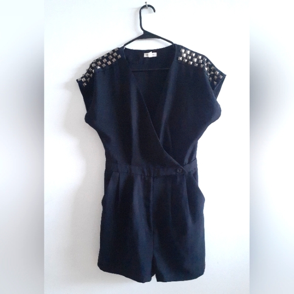 Fitted romper with square metallic shoulder studs - Picture 1 of 9